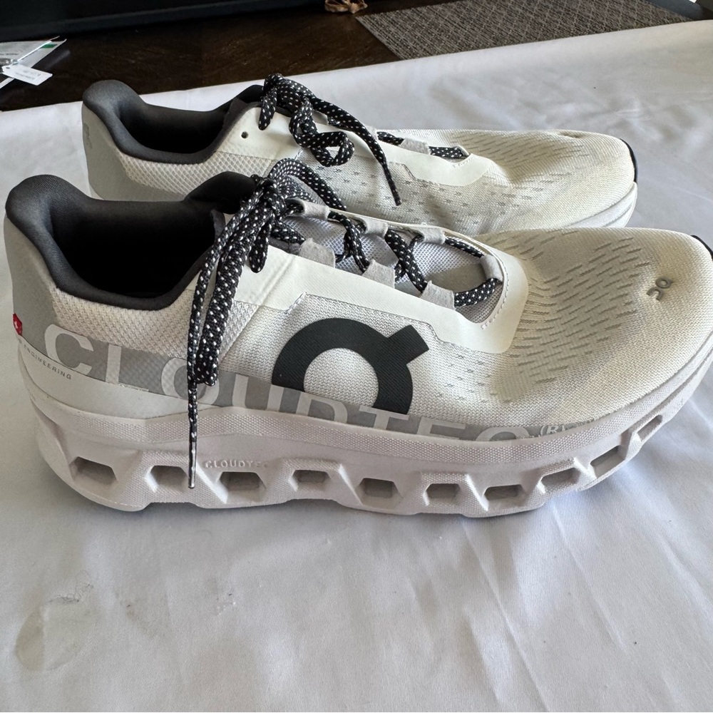 On Running Cloudswift White and Black Women's Sneakers